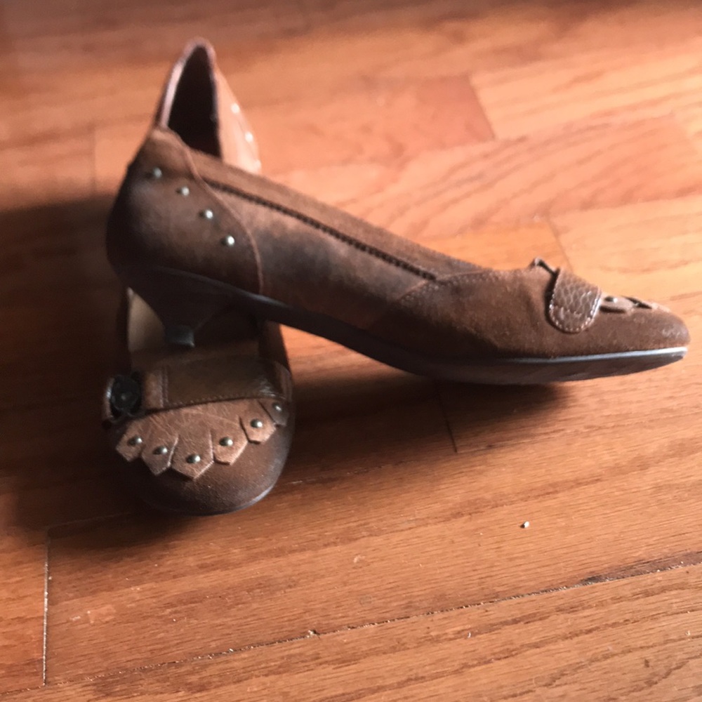 London Underground Brown Leather Heels NEW